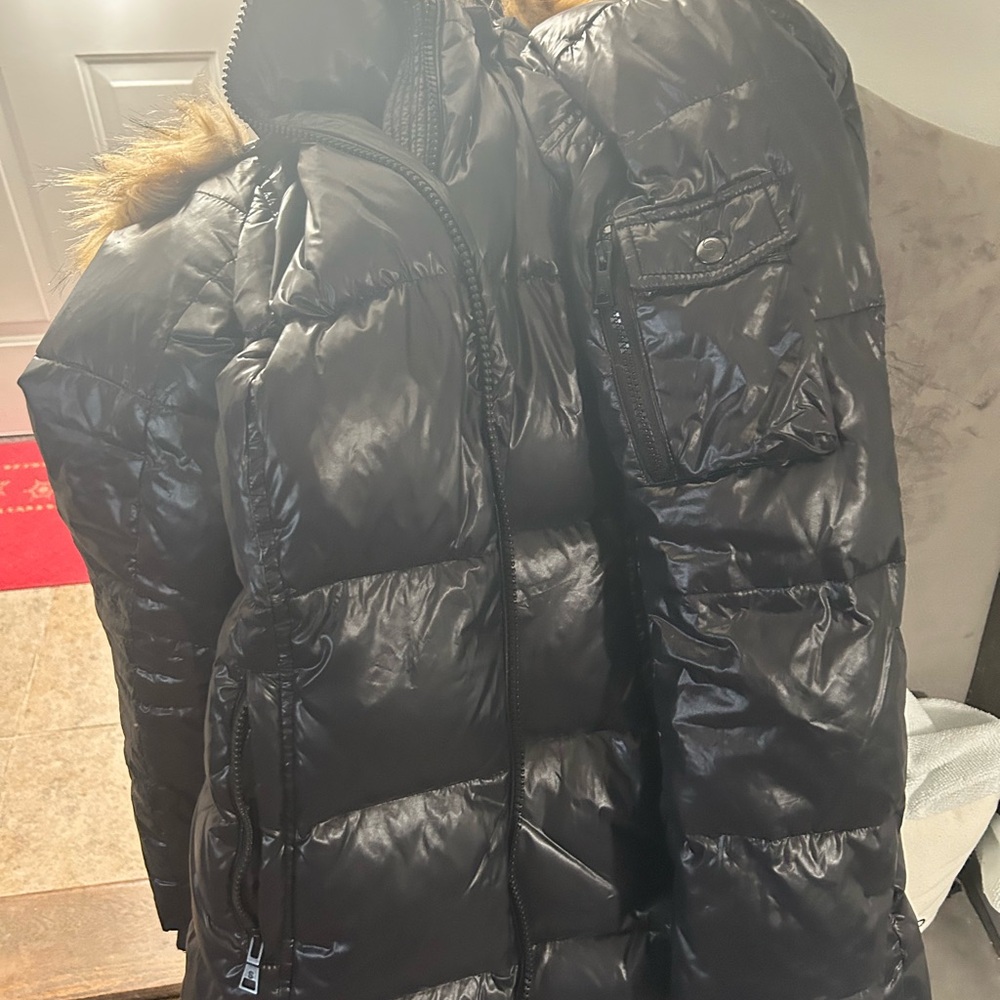 Selling S13 puffer coat size medium in great condition.